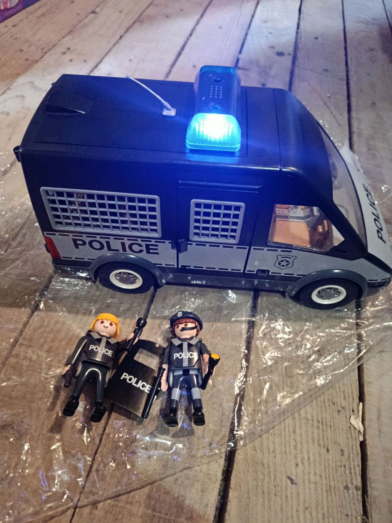 Camionnette de police playmobil 